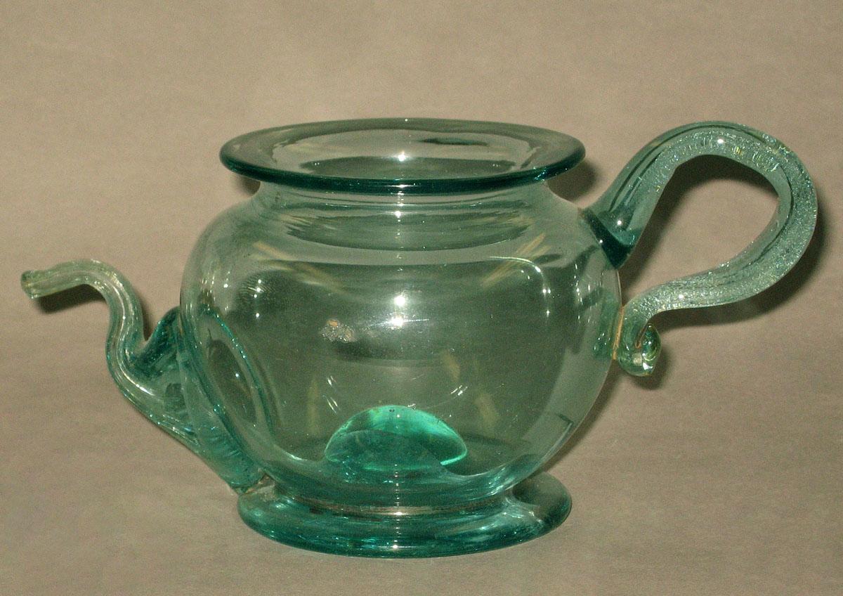1968.0744 Glass lamp filler