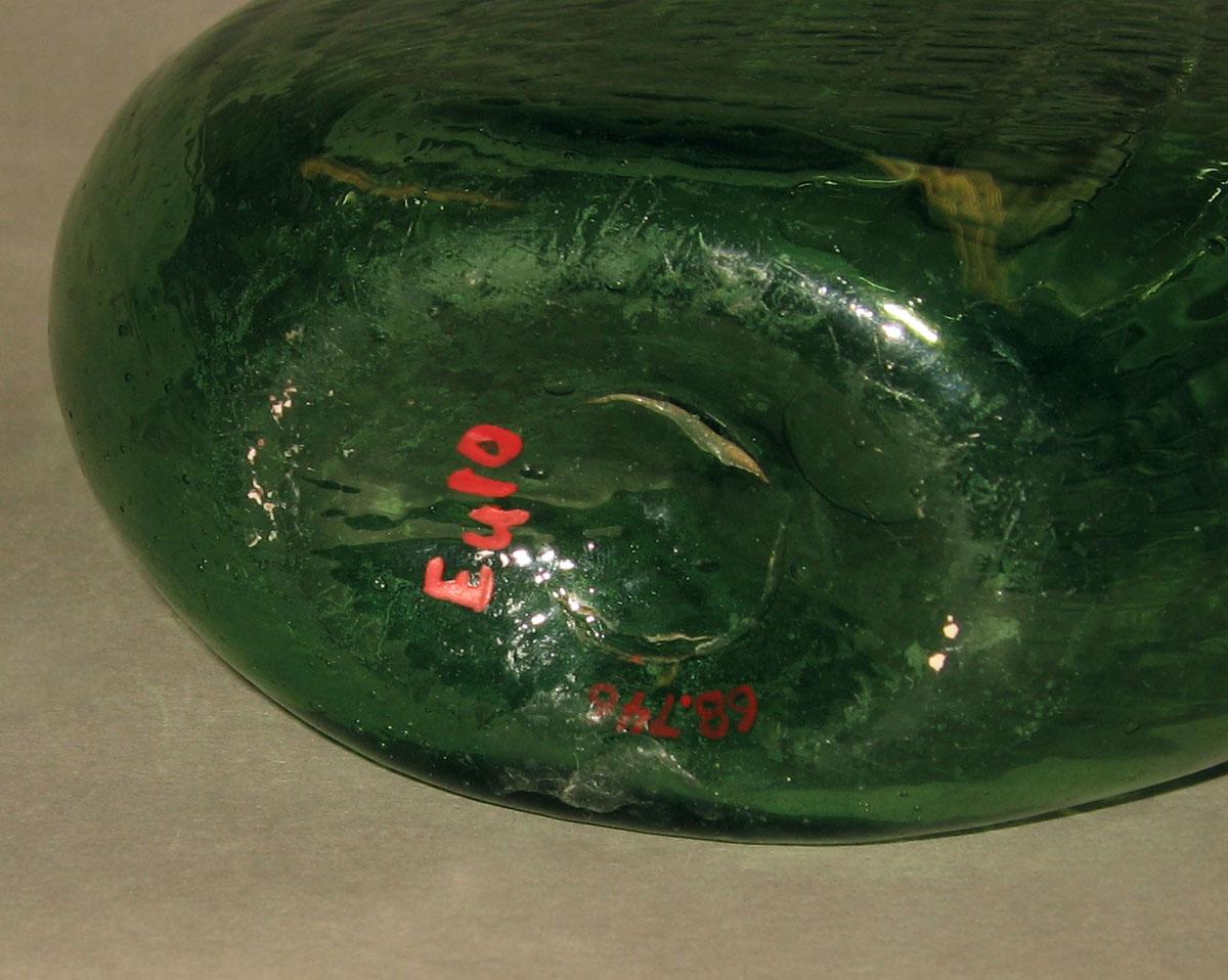 1968.0746 Glass flask (underside)
