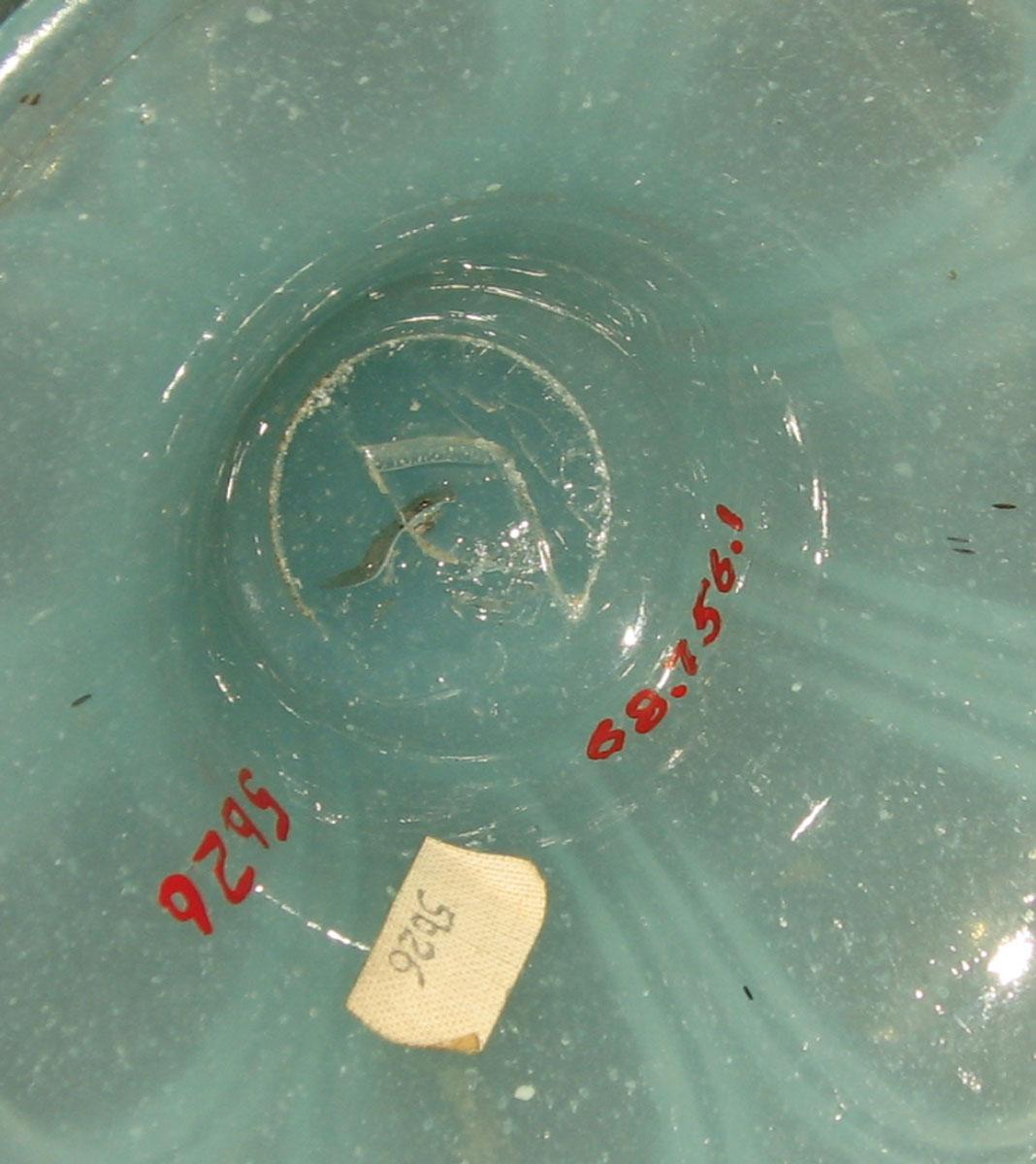 1968.0756.001 Glass candlestick (underside)