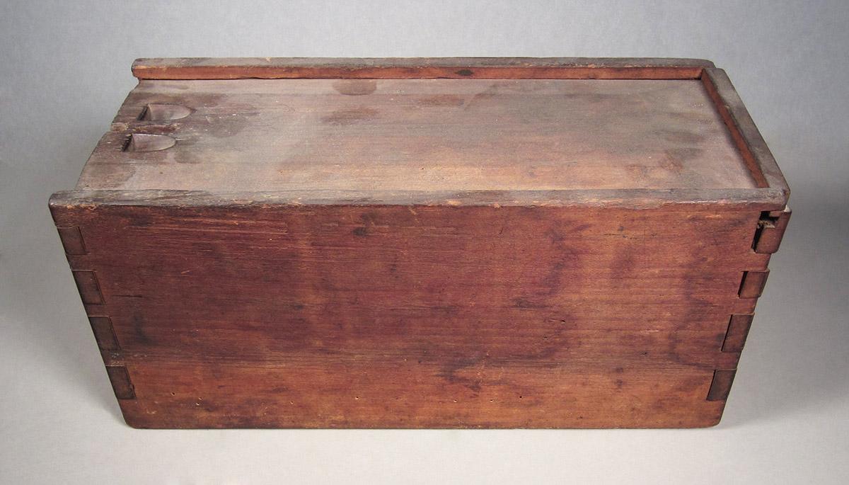1957.0026.503 A, B, Box, angle side