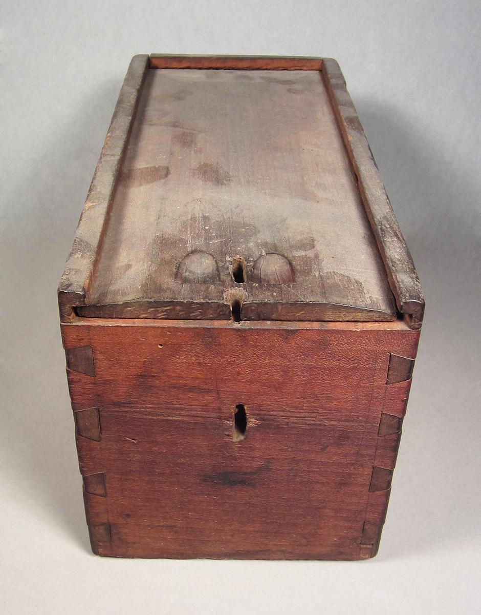1957.0026.503 A, B, Box, angle front