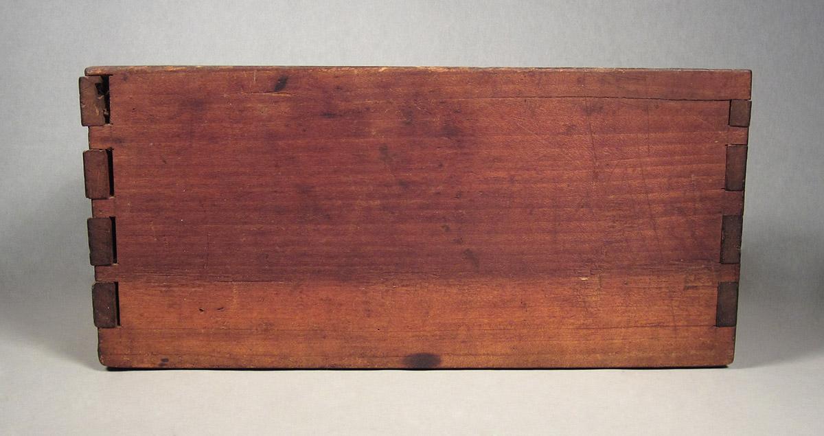 1957.0026.503 A, B, Box, side 1