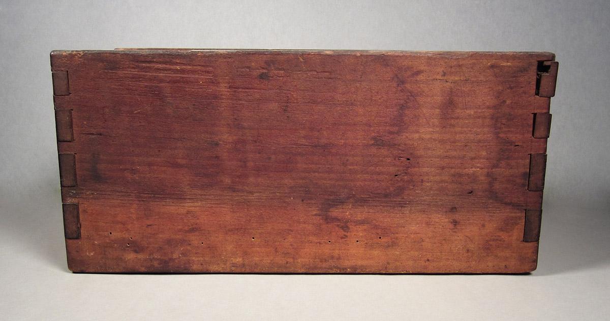 1957.0026.503 A, B, Box, side 2