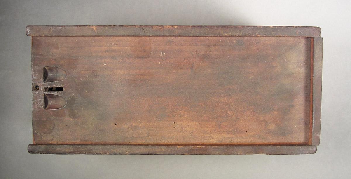1957.0026.503 A, B, Box, top closed