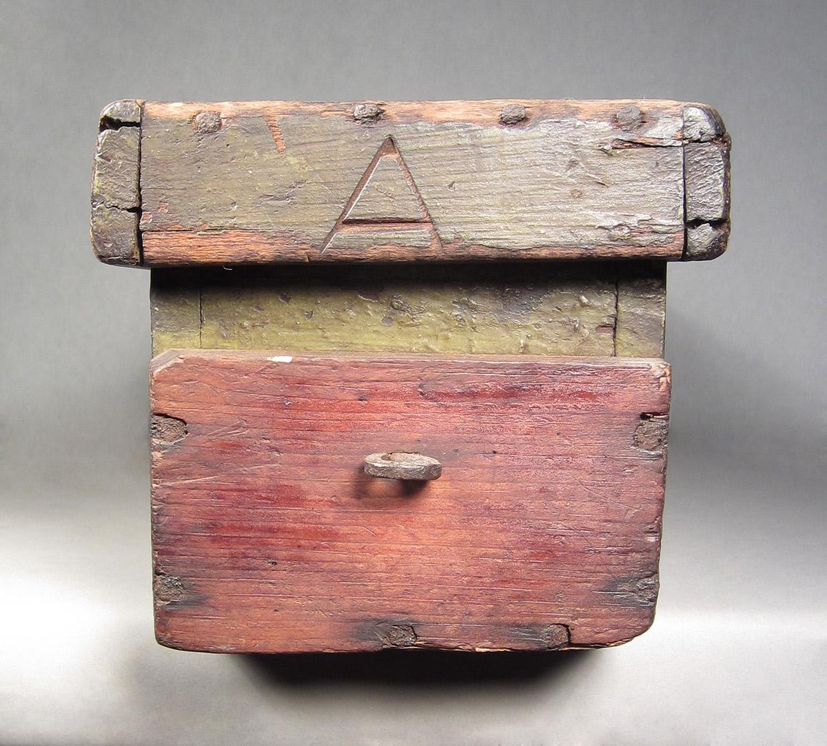 1957.0026.504, Box, front