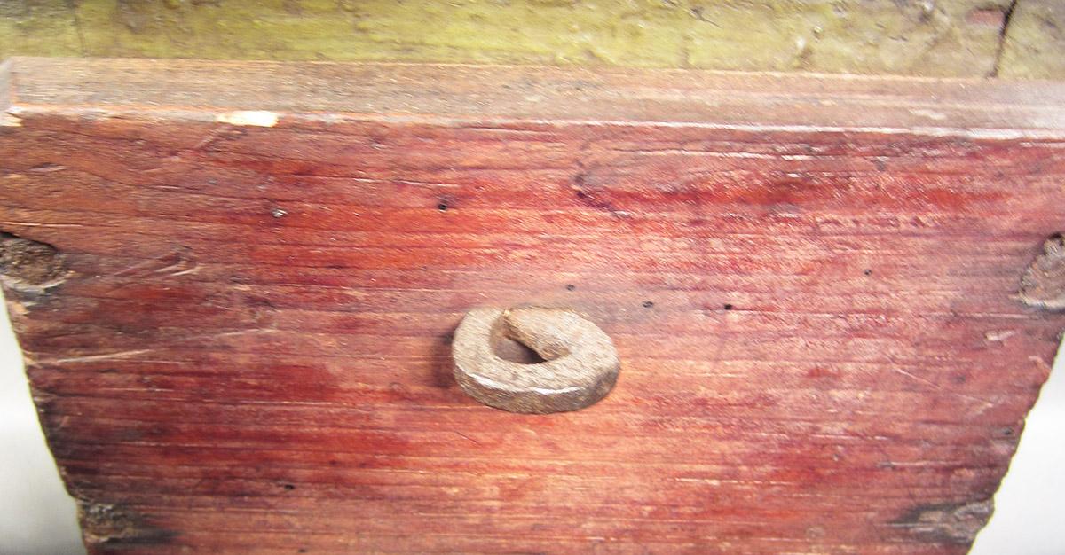1957.0026.504, Box, front detail
