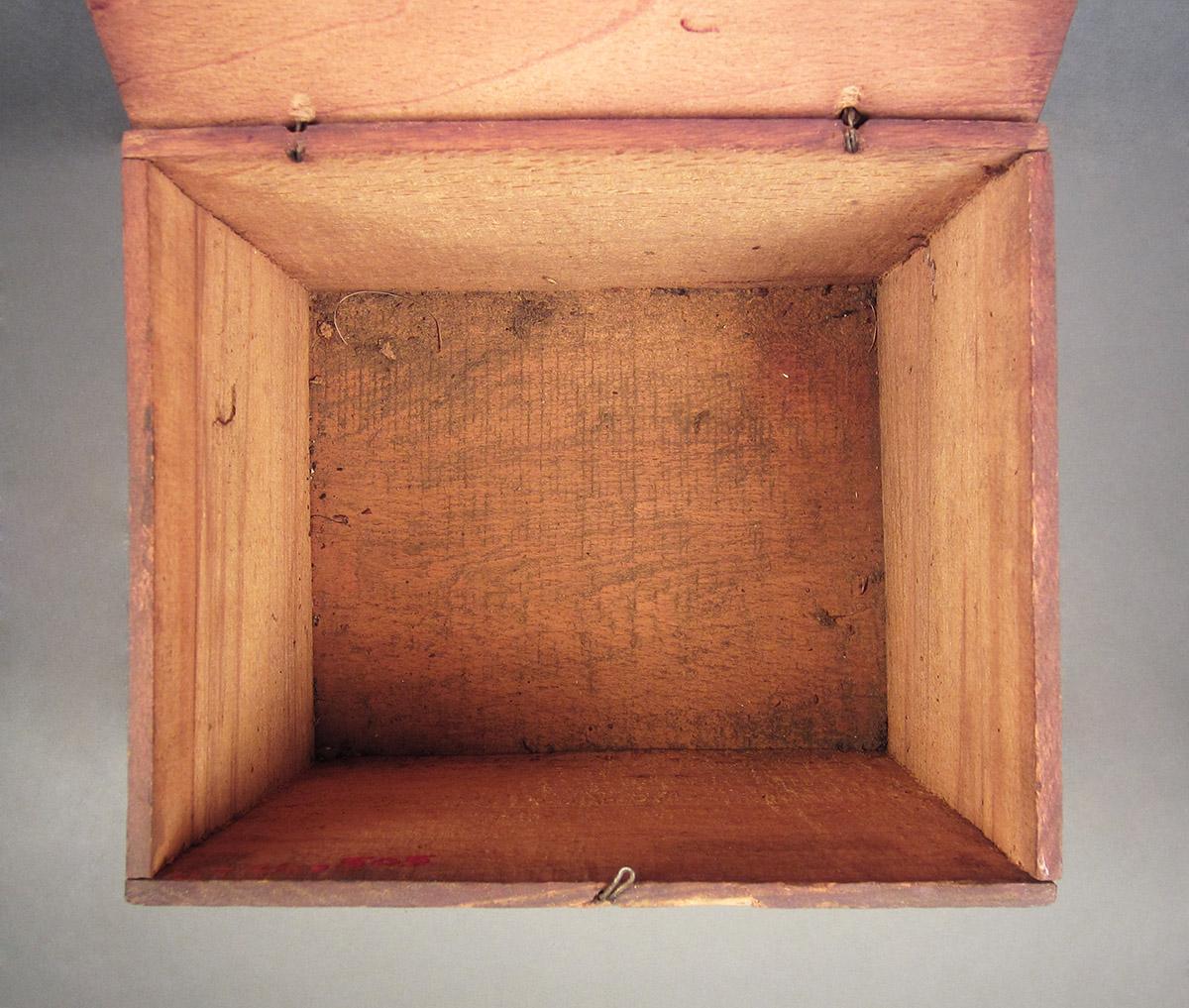1957.0026.505, Box, inside