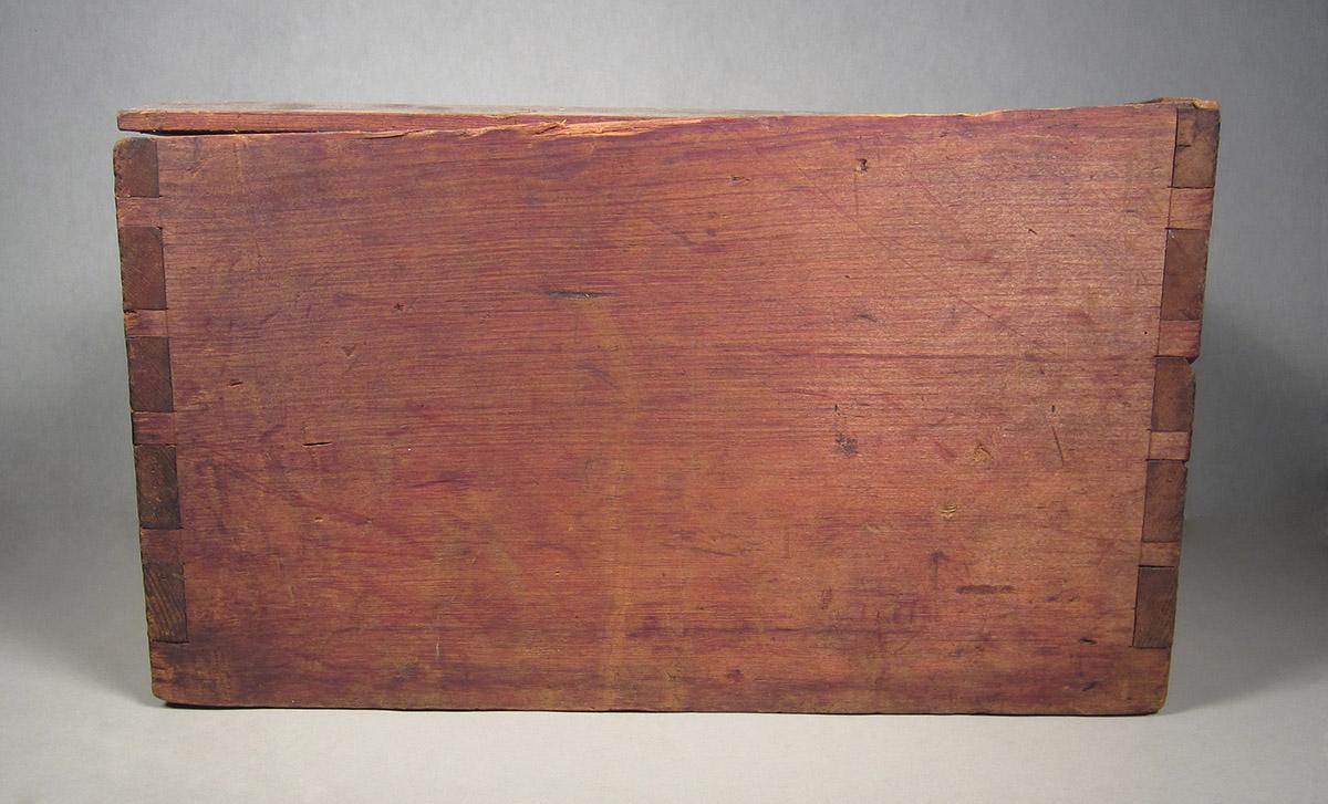 1957.0026.507 A, B, Box, side 1