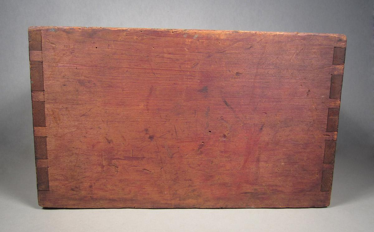 1957.0026.507 A, B, Box, side 2