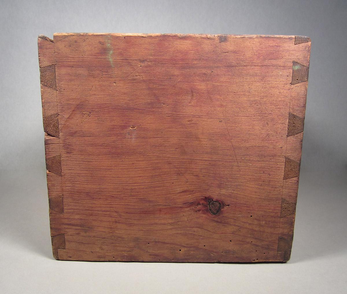 1957.0026.507 A, B, Box, back