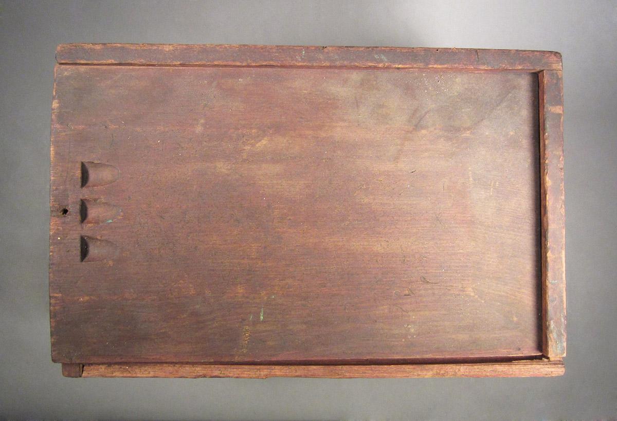 1957.0026.507 A, B, Box, top closed