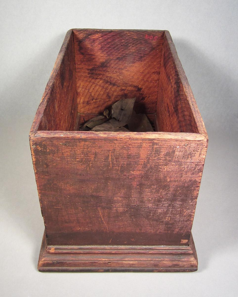 1957.0026.509, Box, angle 2