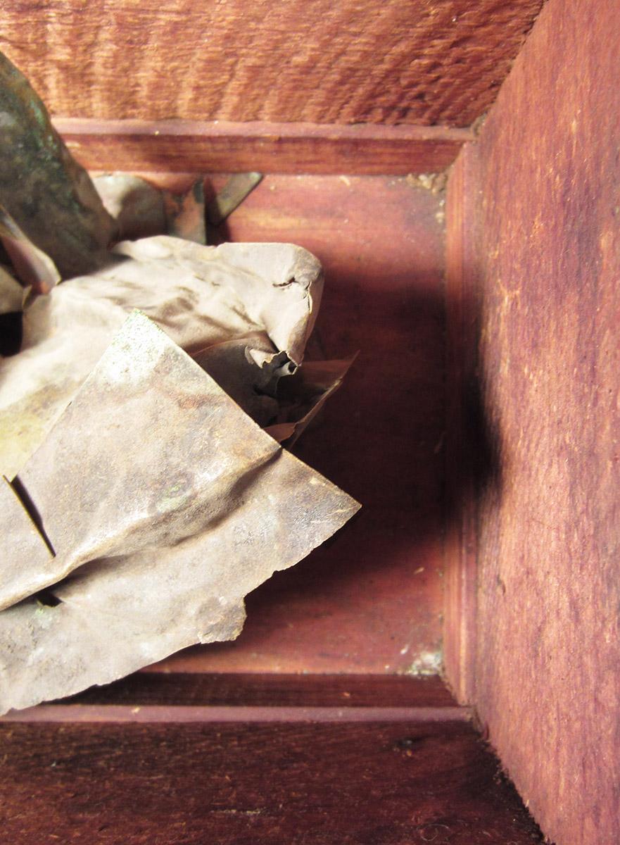 1957.0026.509, Box, inside detail