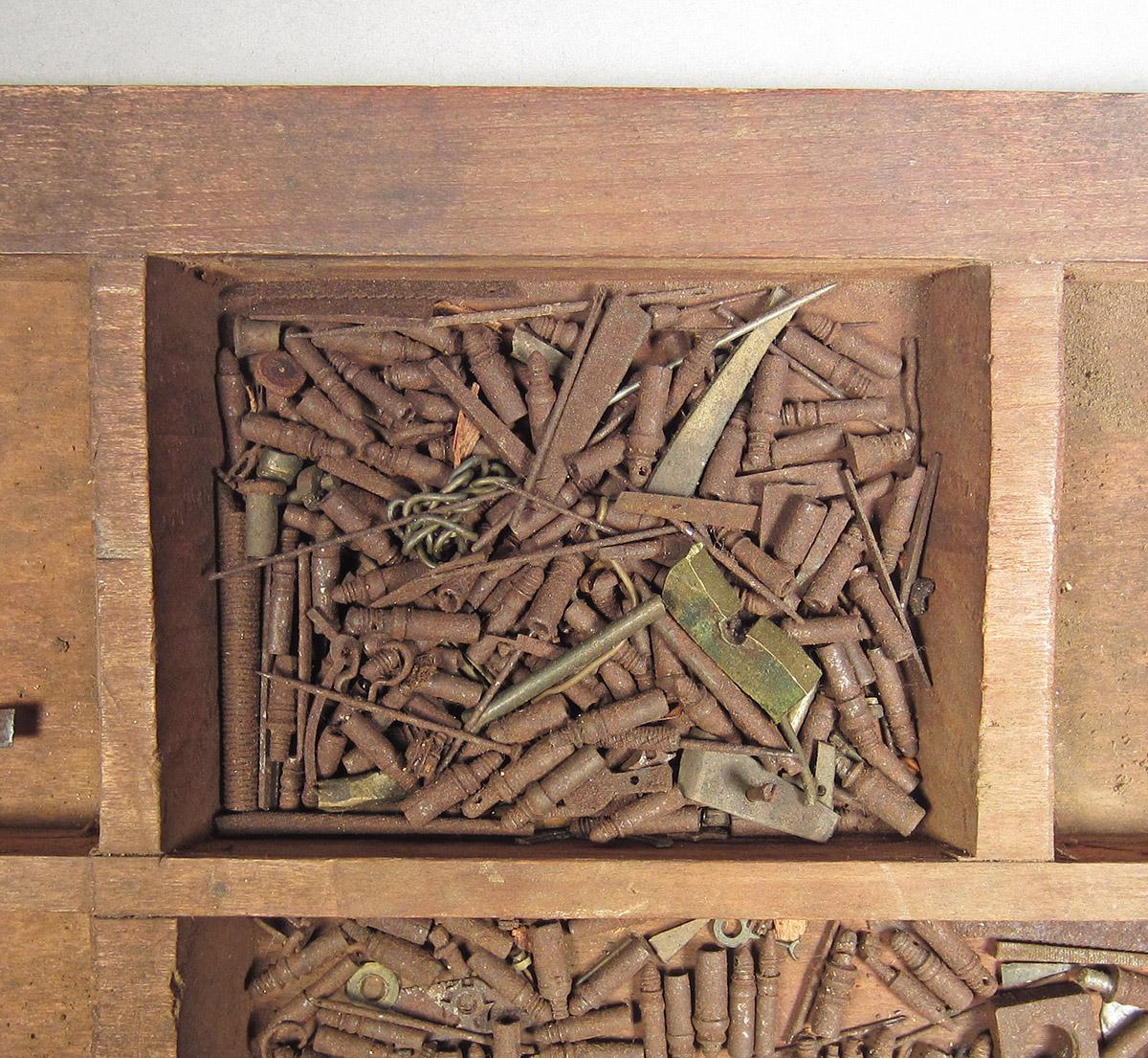 1957.0026.514, Drawer, compartment detail 3
