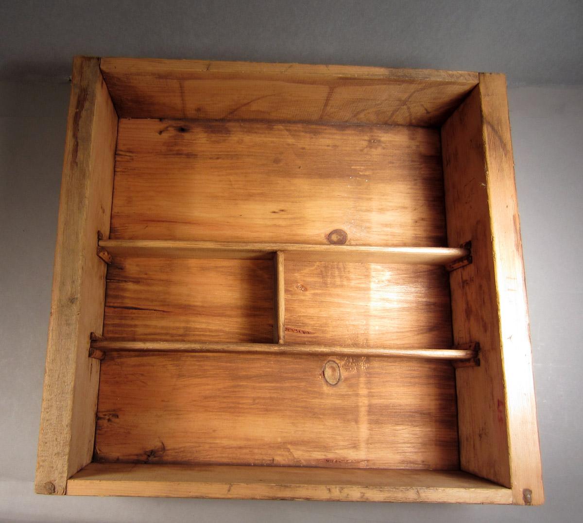1957.0026.520 Drawer, Interior