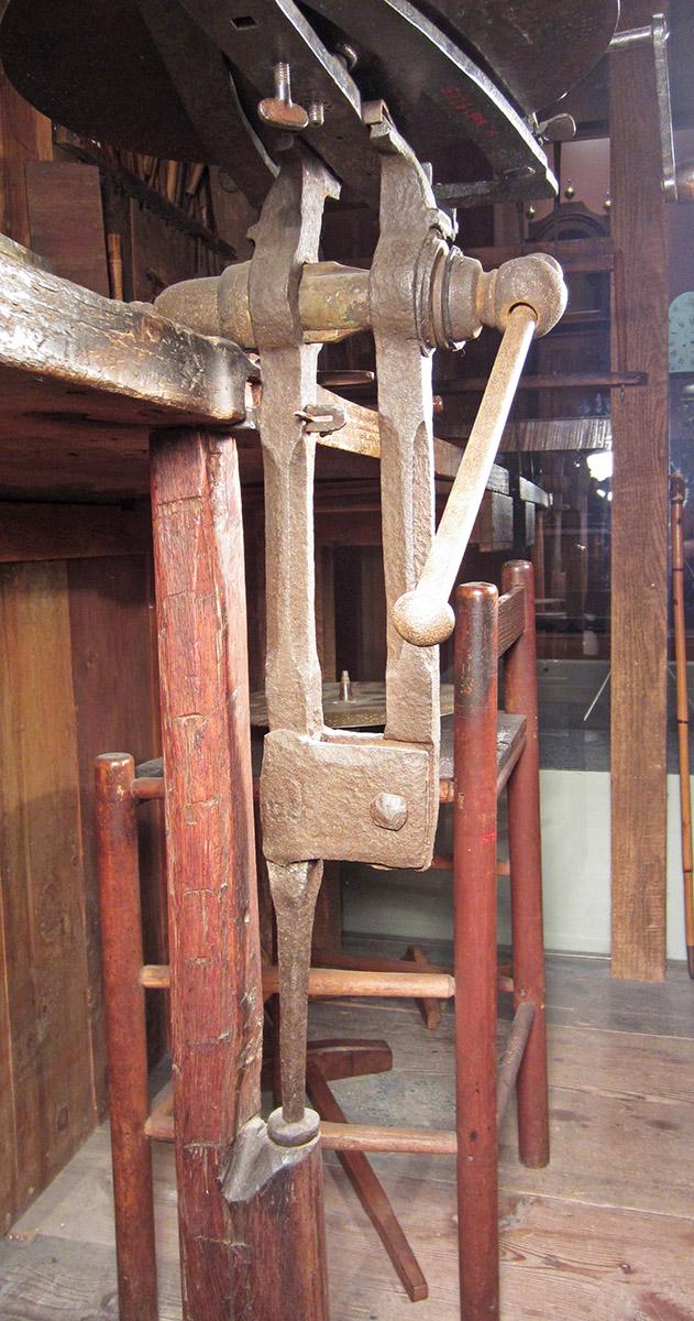 1957.0026.521, Bench vise, side 2