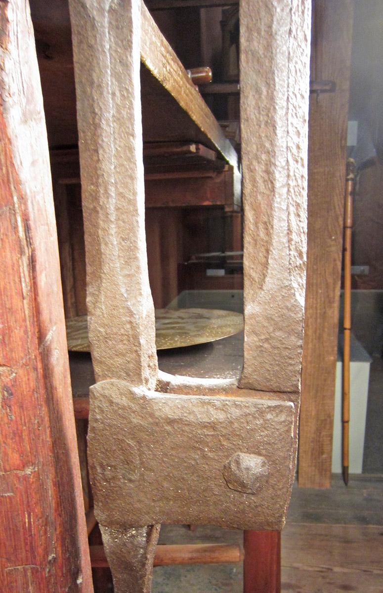 1957.0026.521, Bench vise, hinge