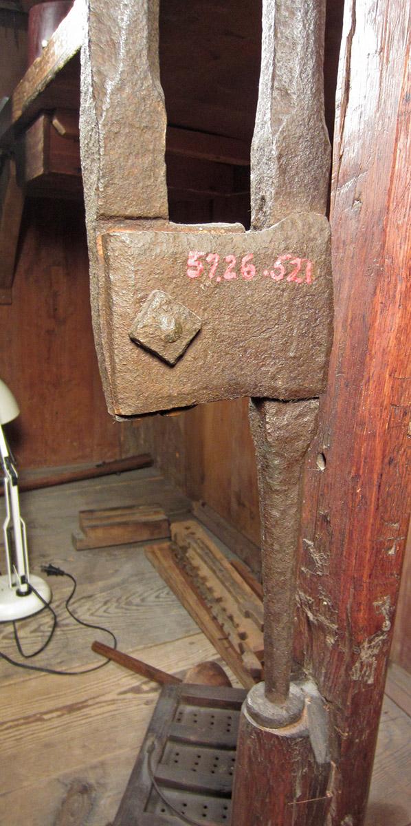 1957.0026.521, Bench vise, base