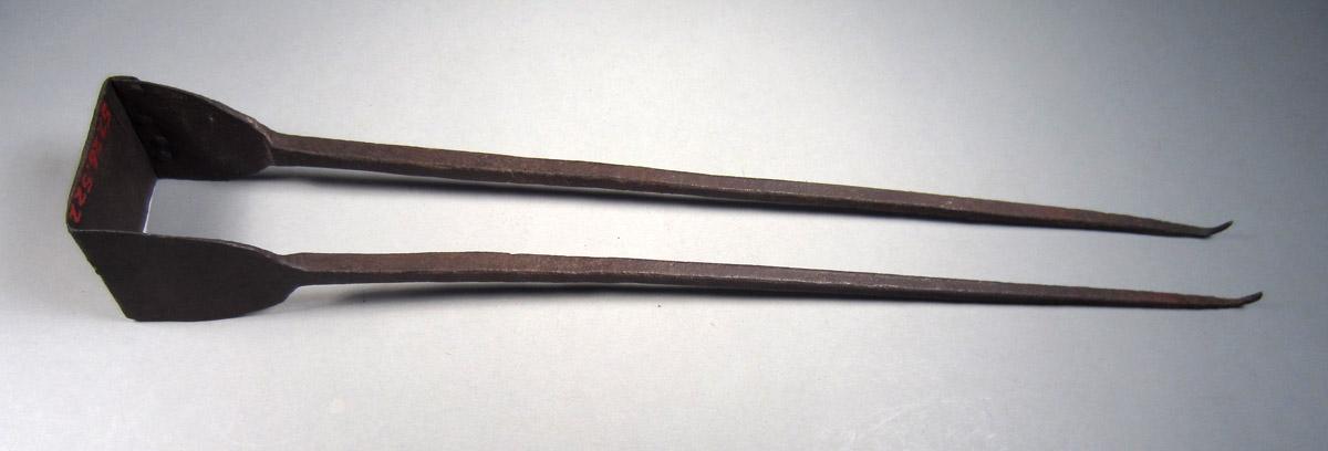 1957.0026.522 Tongs, View 1