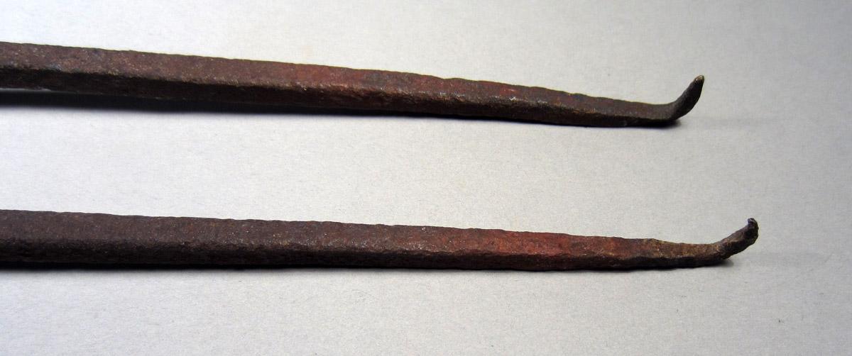 1957.0026.522 Tongs, Detail 1