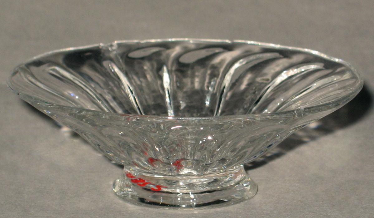 1969.0037.002 Glass comfit dish