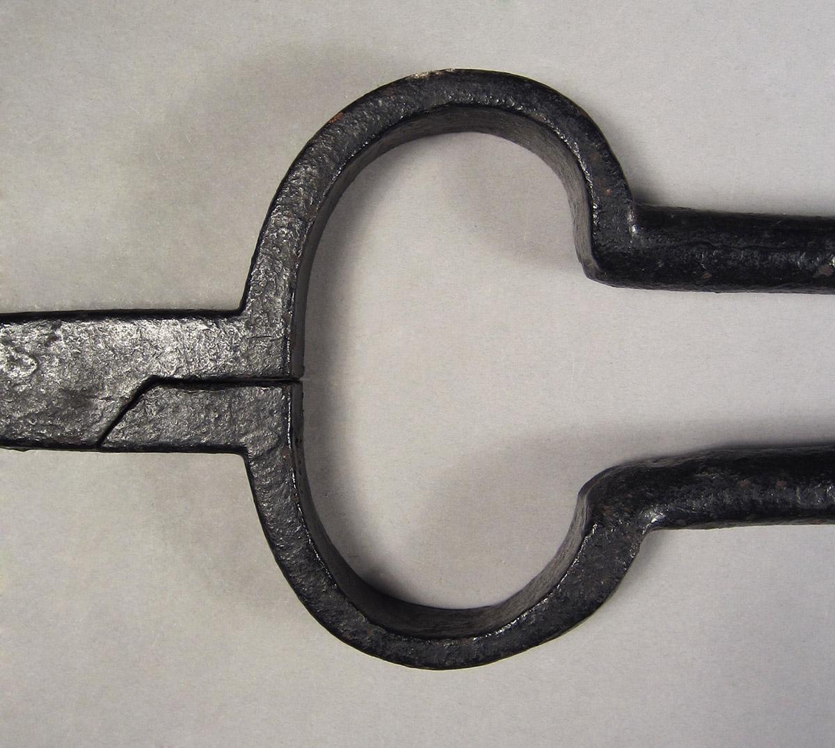 1957.0026.526, Log tongs, shaft curve