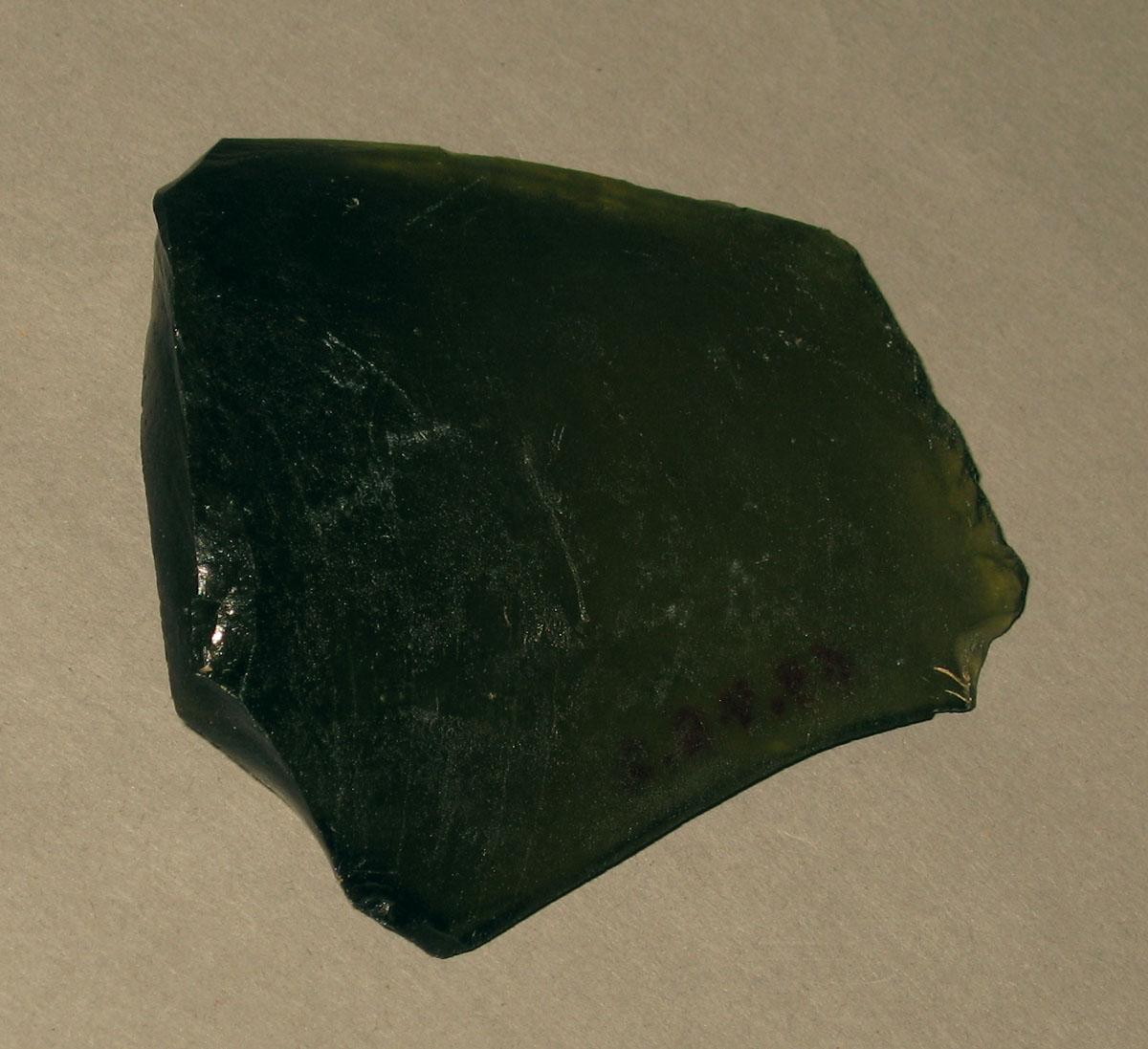 1969.0048.002 Glass bottle fragment