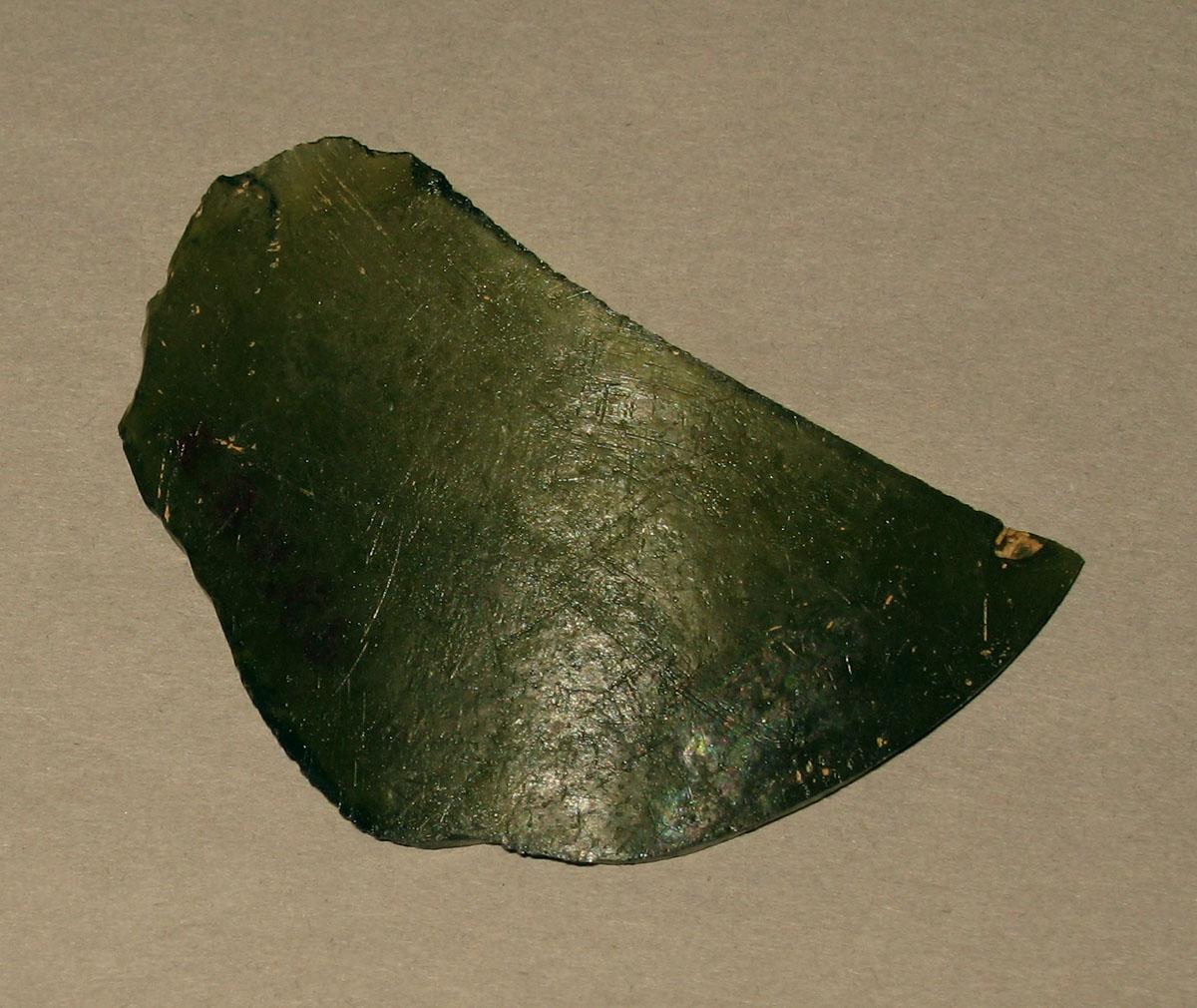 1969.0048.003 Glass bottle fragment