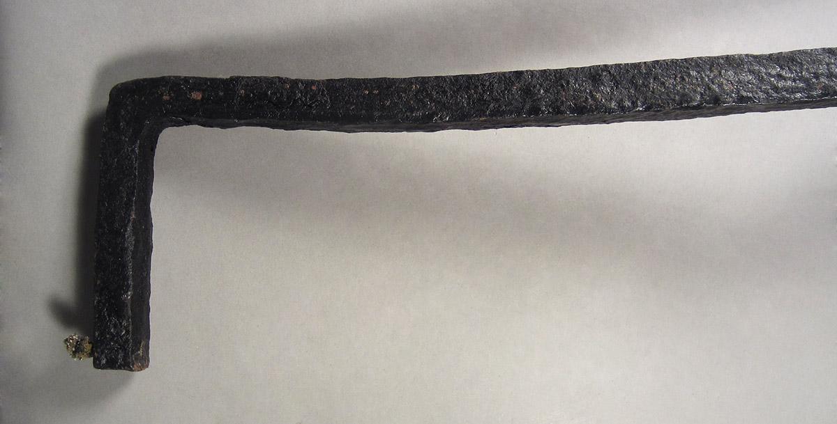 1957.0026.527.001, Andiron, back foot