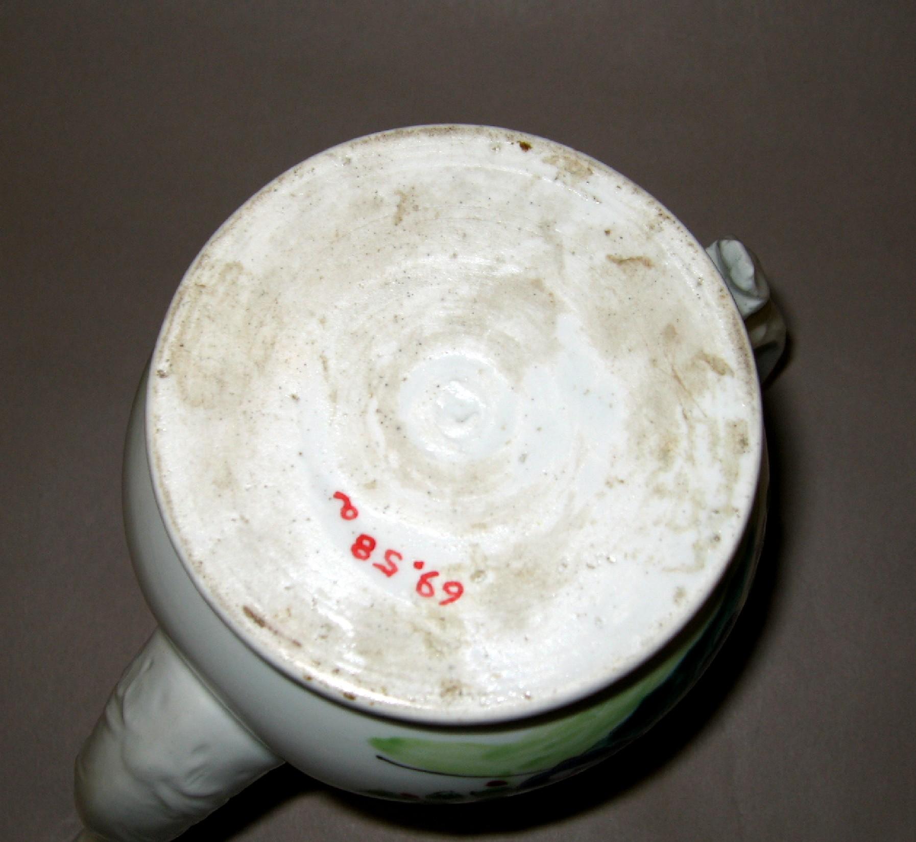 1969.0058 A Liverpool porcelain coffee pot (underside)