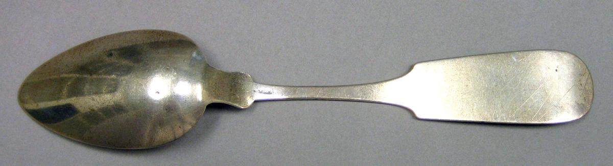 1969.0062 Tablespoon underside