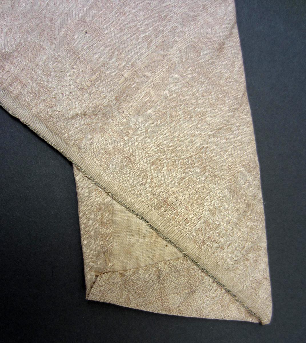 1969.0064 Cravat, Tip