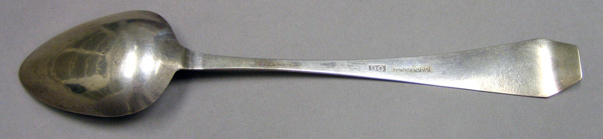 1969.0068 Tablespoon underside