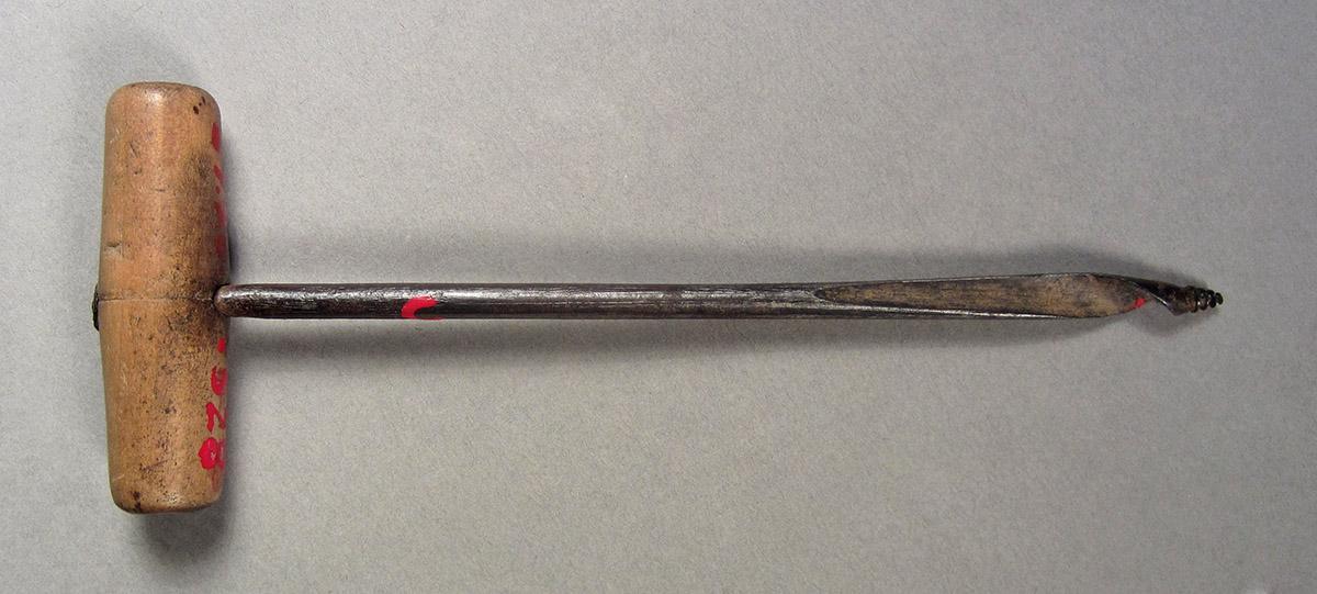 1957.0026.528 C, Gimlet, side 1