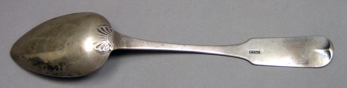 1969.0069 Tablespoon underside