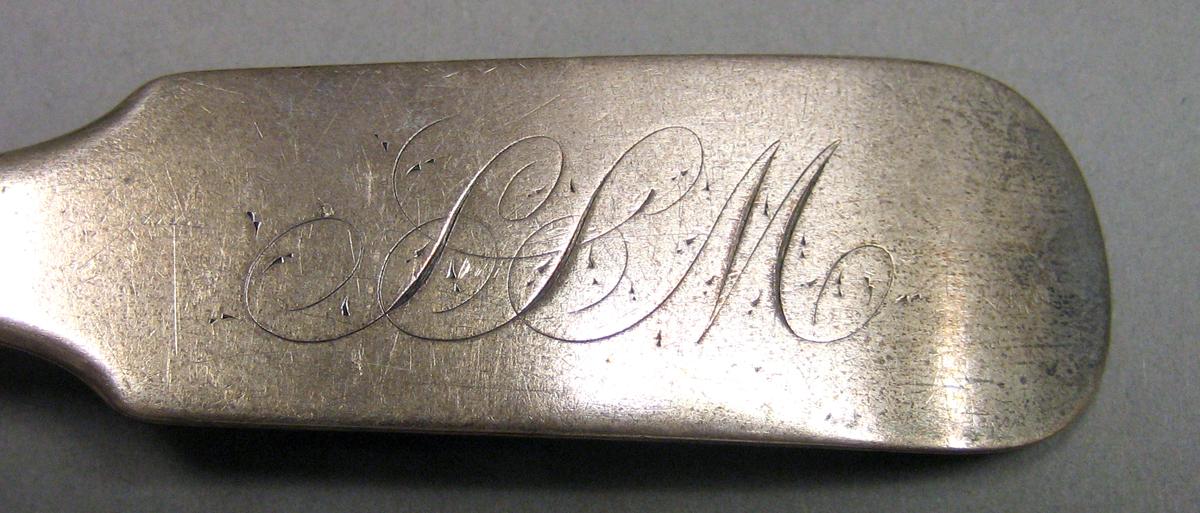 1969.0069 Tablespoon engraving