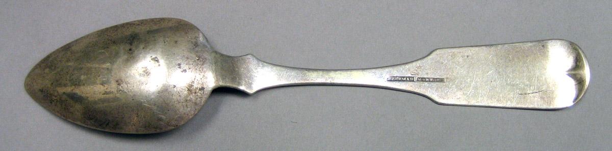 1969.0074 Tablespoon underside