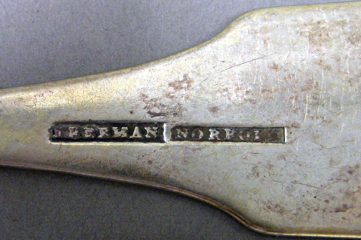 1969.0074 Tablespoon mark