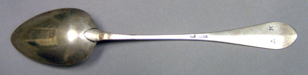 1969.0075 Tablespoon underside