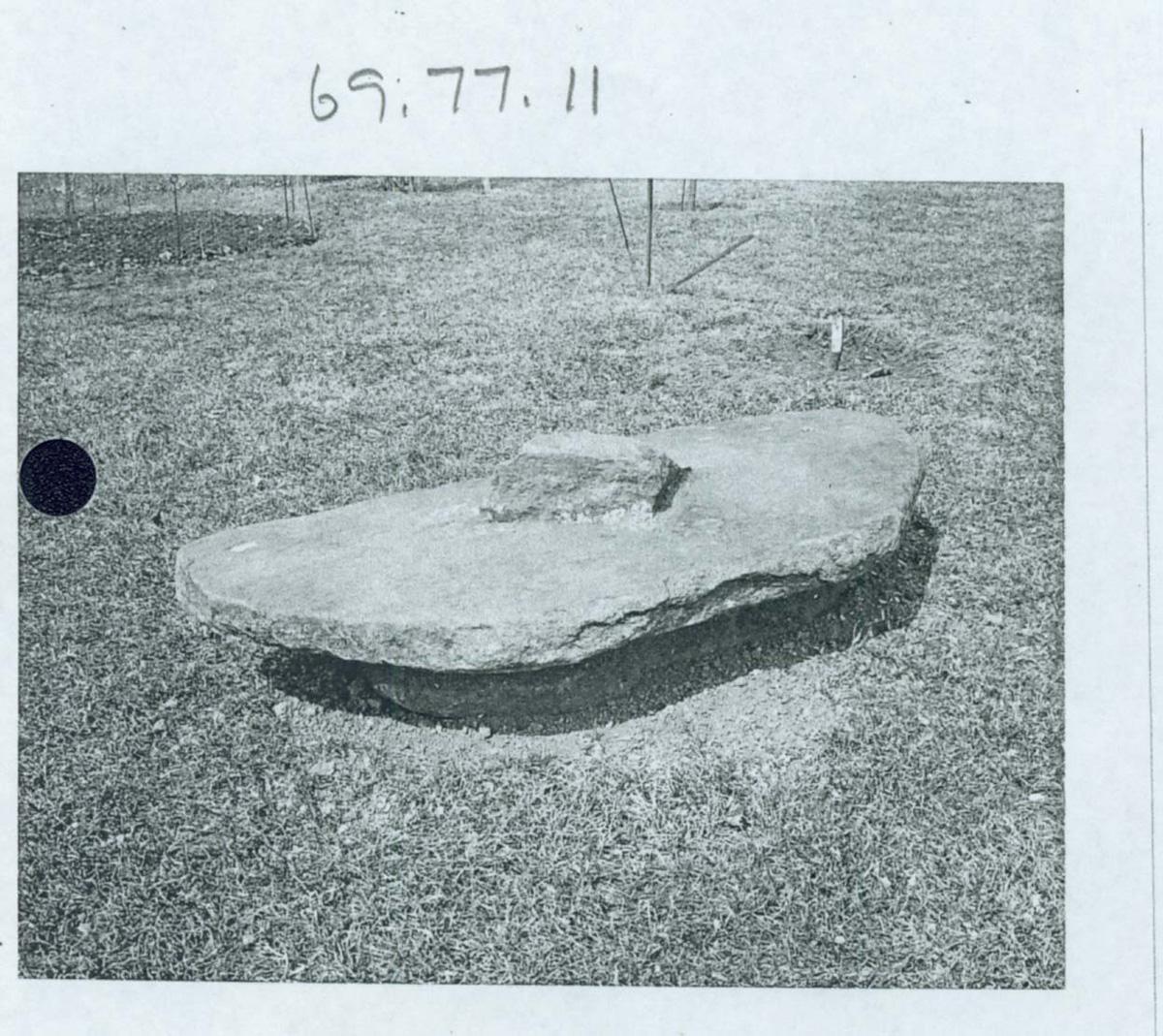 1969.0077.011 Stone, Natural stone
