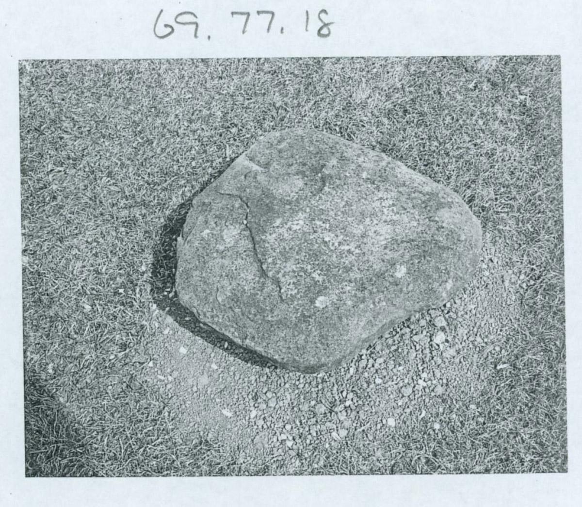 1969.0077.018 Stone, Natural stone (view 2)