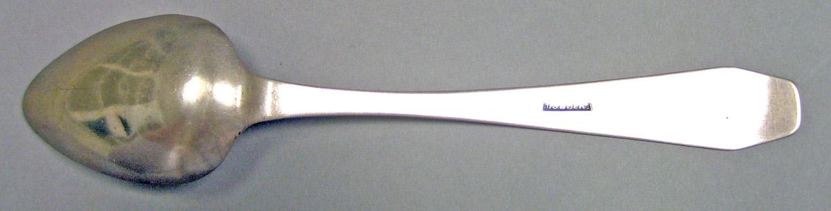 1969.0093 Tablespoon underside