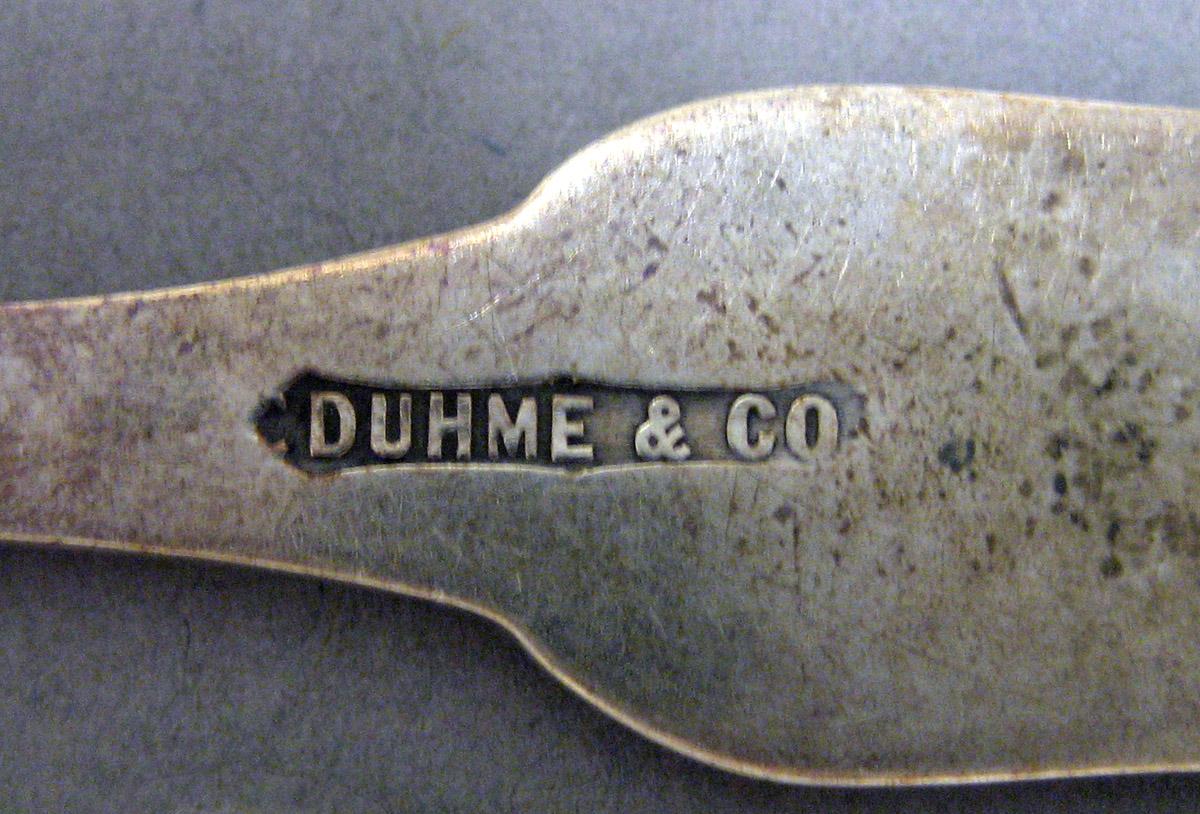 1969.0096 Teaspoon mark