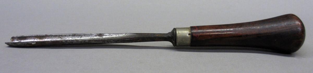 1969.0112 Carving gouge, view 1