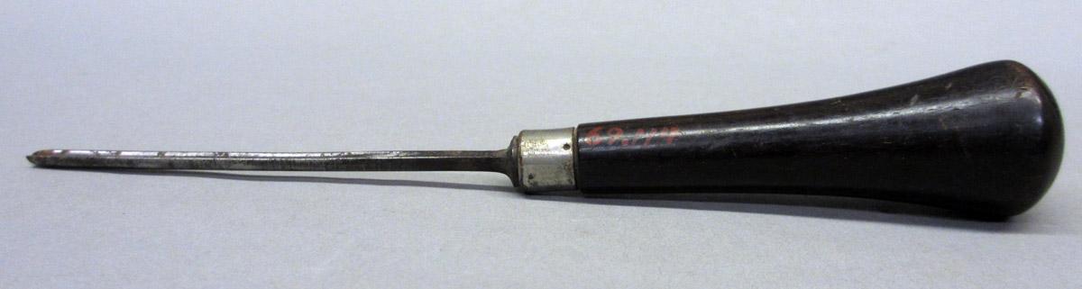1969.0114 Carving gouge, view 1