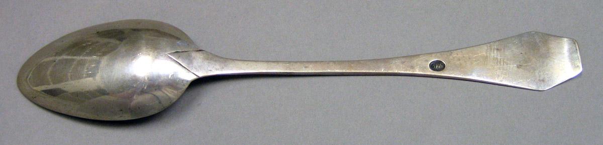 1969.0125 Tablespoon underside