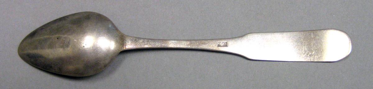 1969.0132 Teaspoon underside