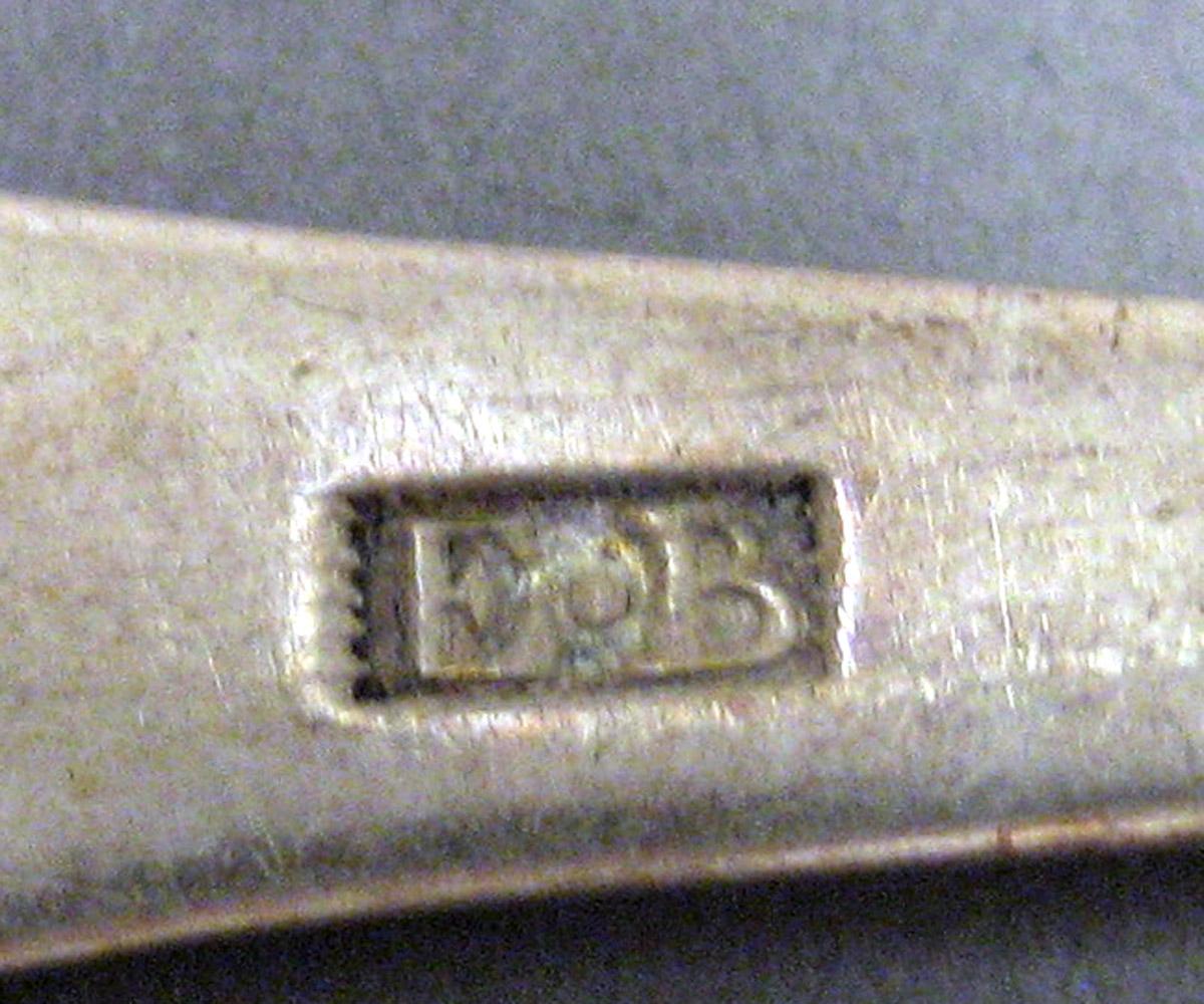 1969.0132 Teaspoon mark