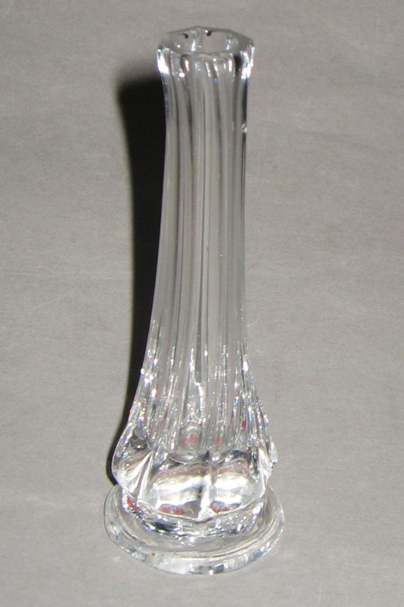 1969.0142.003 Lead glass pyramid vase