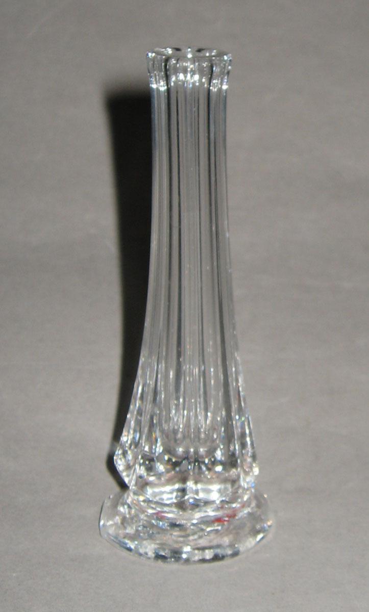 1969.0142.004 Lead glass pyramid vase